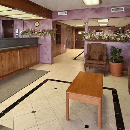 Days Inn By Wyndham Woodward Interior photo